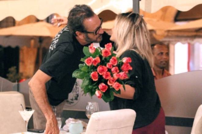 Marco Giallini Cena Romantica Con La Fidanzata Stella Pesce E Baci