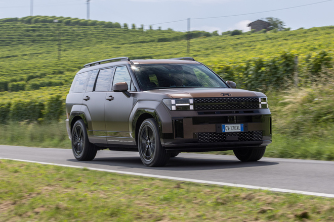 Santa Fe 2024, per Hyundai un ritorno al passato con un tocco di futuro