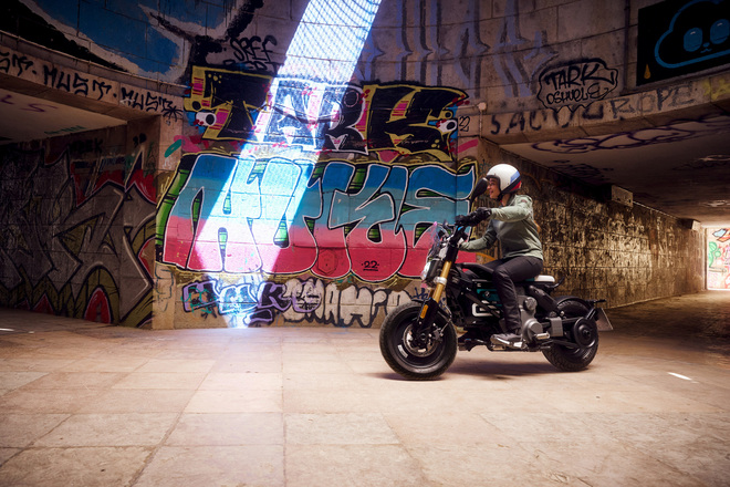 bmw CE 02, l'elettrizzante ed originale scooter