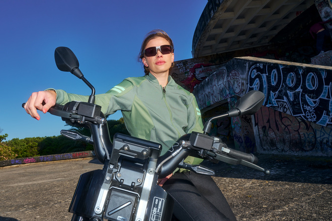 bmw CE 02, l'elettrizzante ed originale scooter