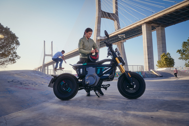 bmw CE 02, l'elettrizzante ed originale scooter