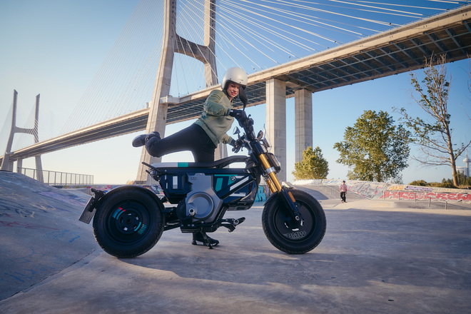 bmw CE 02, l'elettrizzante ed originale scooter