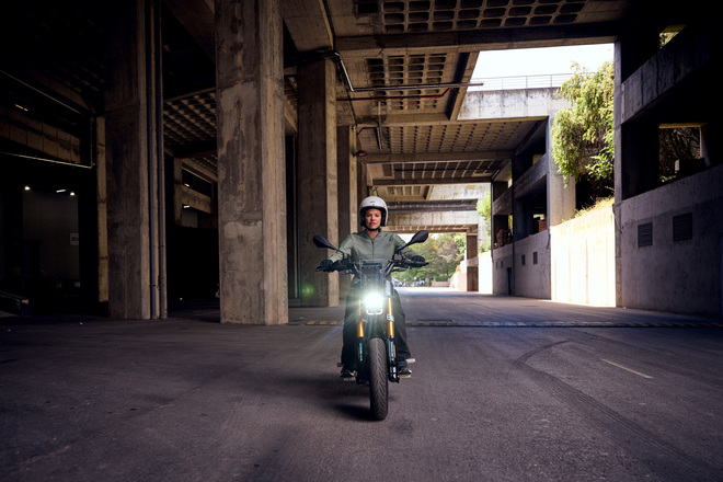 bmw CE 02, l'elettrizzante ed originale scooter