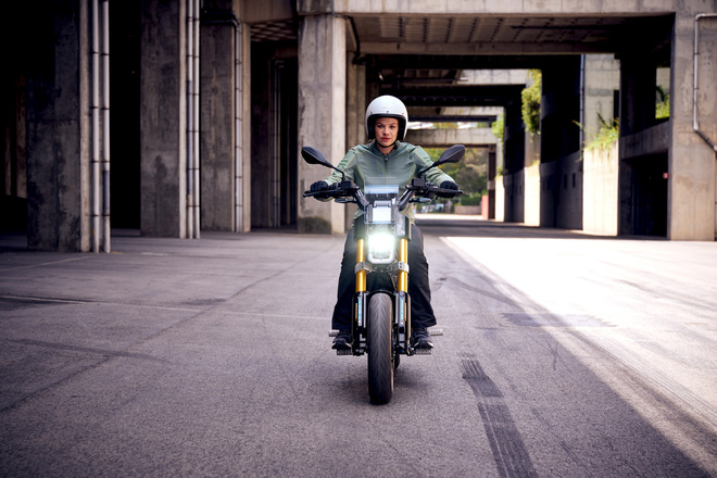 bmw CE 02, l'elettrizzante ed originale scooter