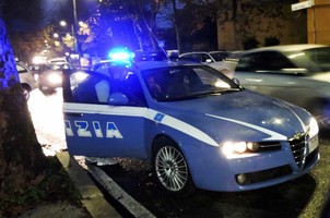 Roma, agenti in borghese bloccano banda di ladri di auto