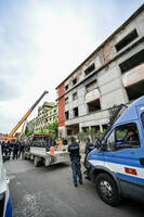 Roma, sgombero all'ex fabbrica di penicillina/ Momenti di tensione,  occupanti in rivolta