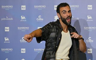 Marco Mengoni: fidanzato, vita privata e canzoni del cantante in gara a  Sanremo 2023