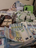 Napoli est, scoperta stamperia di soldi falsi: sequestrato oltre un milione  di euro - la Repubblica