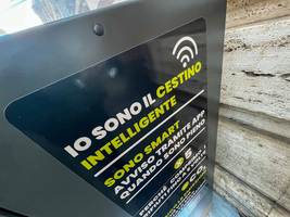 Roma, in Centro arrivano i cestini intelligenti: l'app avvisa quando sono  pieni di rifiuti