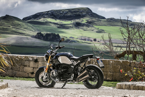 BMW R nineT Urban, c'è profumo della mitica GS che dominò la Dakar negli  anni 