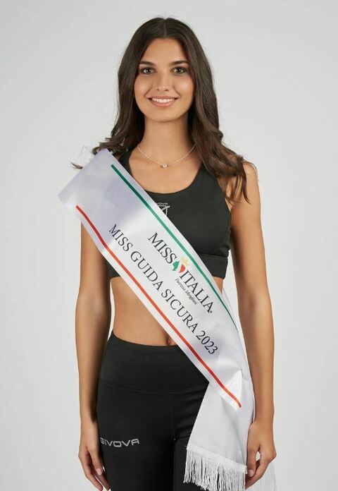 Miss Italia 2023 è Francesca Bergesio, 19 anni, piemontese, studentessa di  Medicina a Roma, figlia del senatore leghista Giorgio Maria