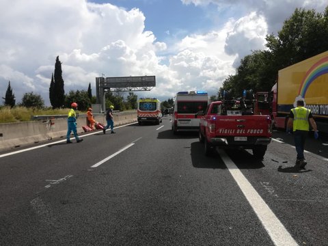 Arezzo incidente sulla A1 con 4 morti arrestato il padre delle