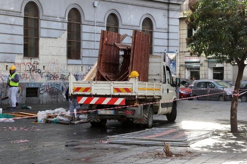 Napoli la scuola di piazza Carlo III resta chiusa I ladri hanno