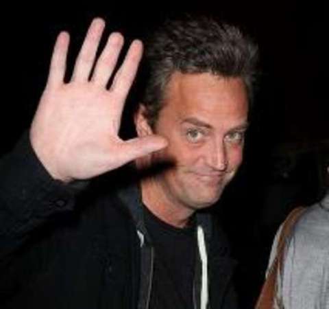 Matthew Perry e la dipendenza da droga e alcol: «Stavo per morire, sono  stato 2 settimane in coma»