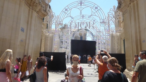 Dior sfila a Lecce “ballando” la Taranta - La Stampa