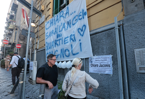 Chiara Jaconis morta a Napoli, la fiaccolata: «Sarà sempre con noi»