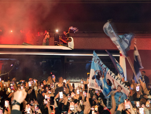 60 SECONDI DI FUMO BLU !! 🔵⚪️ #scudetto #napoli #fumogeni #pirotecnic