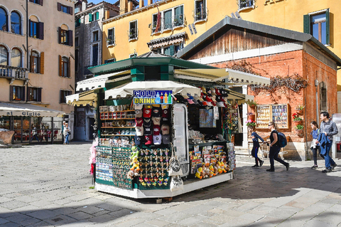 Edicole di Venezia Louis Vuitton le restaura per la Biennale 2022