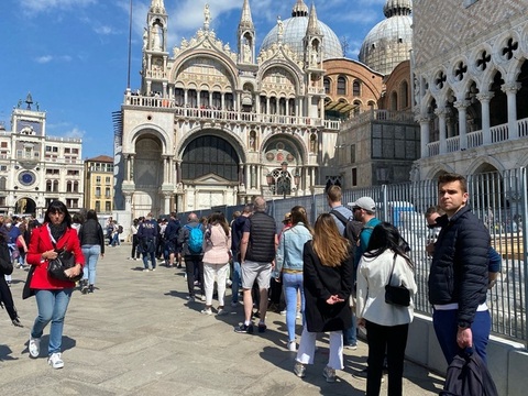 Venezia, turisti solo con prenotazione: la svolta per dire basta alla ressa