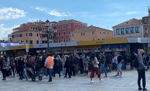 Venezia, turisti solo con prenotazione: la svolta per dire basta alla ressa