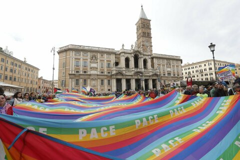 Roma, Festa della Donna: una sciarpa rosa per supportare le vittime di  violenza -  - Ultime notizie As Roma calcio – Interviste,  foto e video