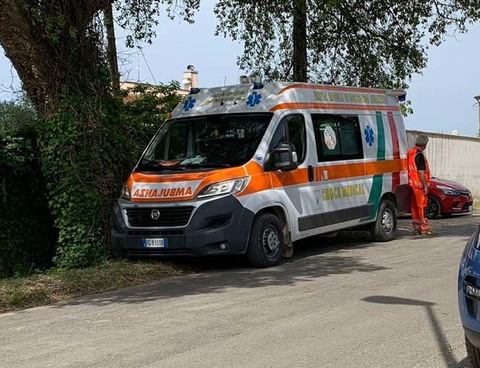 Bambino di 2 anni annega in uno stagno nel giardino di casa a Nettuno: era  in casa con mamma e nonna