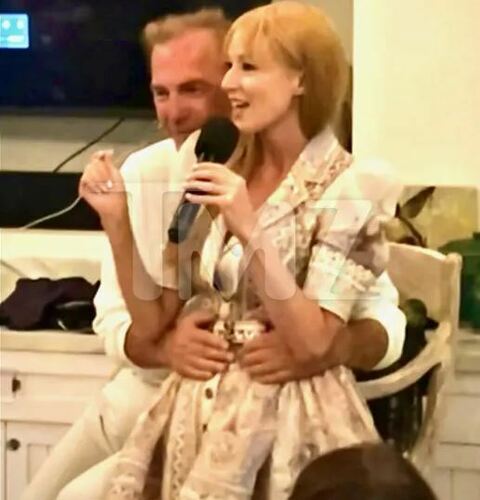 Kevin Costner e la nuova storia d'amore con Jewel, ex di Sean Penn: la scintilla scoccata sull'isola-paradiso di Richard Branson