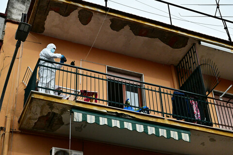 Caivano, bambina di 5 anni cade dal balcone di casa. ll medico: solo  escoriazioni