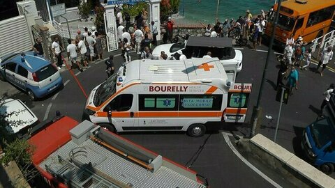 Capri: chi era Emanuele Melillo, l'autista del bus morto tra le lamiere.  Lascia la compagna incinta