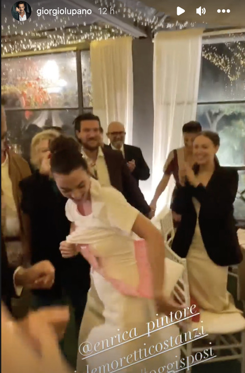 Proposta di matrimonio nello stesso momento: il video è virale