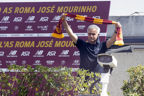 Mourinho a Roma, le prime parole: «Mi aspetto dei regali dalla proprietà.  Voglio vincere subito»