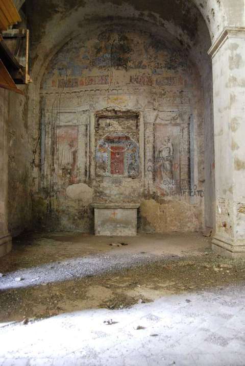 Satanisti, l'incubo della chiesa di Monterone: rubato Cristo antico, croci  trovate rovesciate