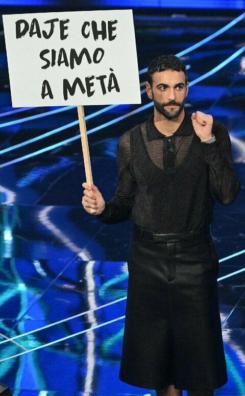 Sanremo 2024, una voce impensabile: Li hanno visti entrare nella stessa  stanza d'hotel. Spoiler: non sono Mahmood e Mengoni