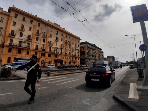 Napoli, ingegnere ferito da rapinatore per difendere uno scooter vecchio: due  minorenni sotto accusa