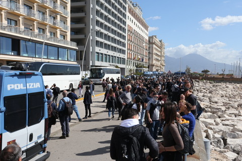 Eintracht-Napoli, massima allerta per prevenire scontri tra ultras:  spuntano ​adesivi anti-napoletani