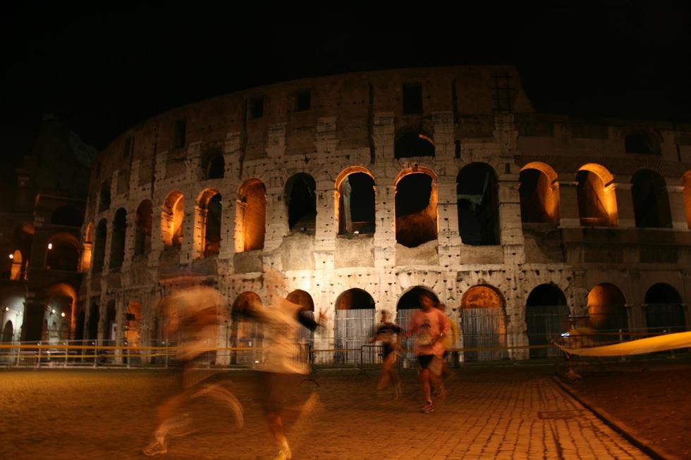 fantasmi runners in fuga dal Colosseo