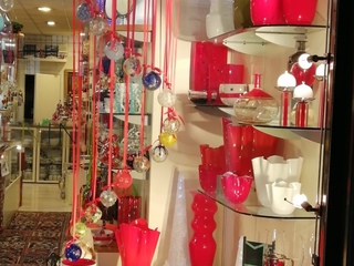 Vetrina rosso fuoco per il Natale