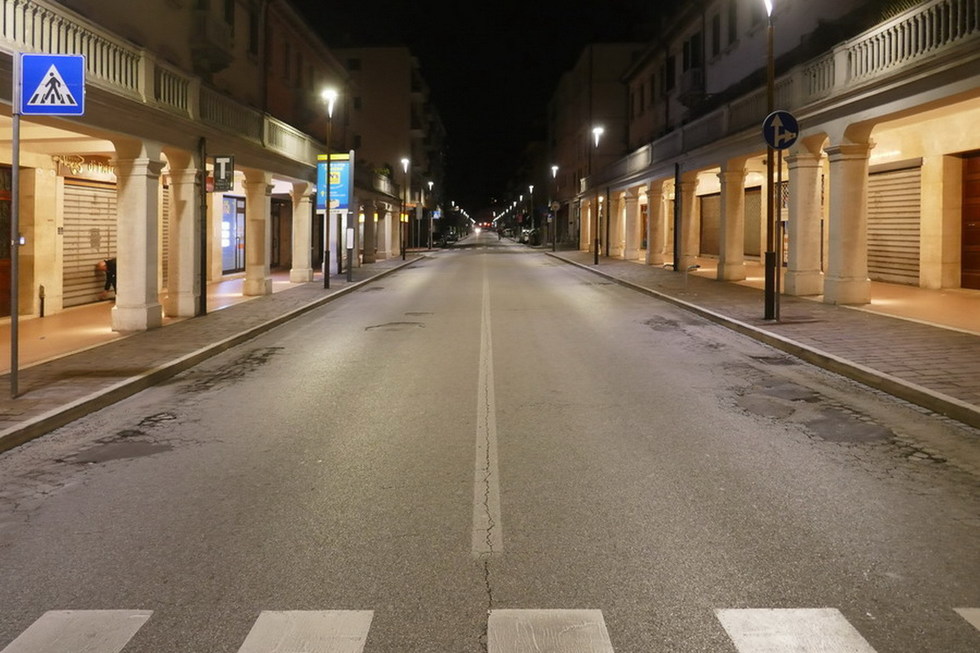 via Piave, ore 19,30 - NOIRESSTIAMOACASA