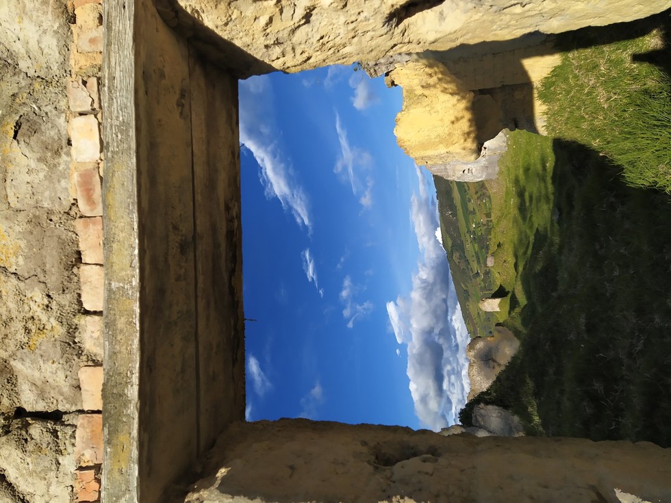 La ventana en ruinas