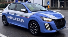 Volante elettrica per la Polizia di Perugia. È una Peugeot e208 con un'autonomina di 400 km