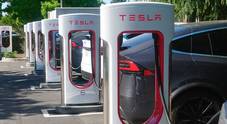 Tesla, ricarica più veloce con aggiornamento software. Nei Supercharger abilitati è possibile fino a 225 kW