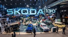 Škoda celebra i suoi 130 anni a Rétromobile 2025. Tra i veicoli esposti anche replica della bicicletta del 1897