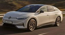 Germania, la Volkswagen ID.7 resta l'elettrica più venduta a febbraio. Tra le ibride plug-in in testa la Volvo CX60