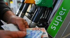 Carburanti in calo, verde al self a 1,913 euro al litro. Gasolio self service a 1,897 euro