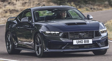 Ford, il cuore della nuova Mustang batte ancora a ritmo V8. Nuovo design e prestazioni da sportiva. È anche Dark Horse