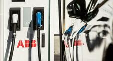 ABB lancia stazione ricarica superfast per auto elettriche. Terra 360 prevede ricarica simultanea di quattro veicoli