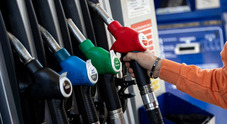 Carburanti, ancora in calo i prezzi della benzina: self sotto 1,8 euro. Per il diesel, il prezzo self è 1,689 euro al litro