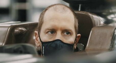 F1, Vettel debutta con il nuovo look in Aston Martin. Il taglio da “quasi calvo” diventa virale