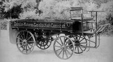 Daimler, costruito da Gottlieb nel 1896 primo truck al mondo. Una carrozza per cavalli con motore da 4 cv e senza timone