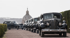 Limousine al servizio dei Papi. Dalla Cadillac di Giovanni XXIII alla Checker di Paolo VI esposte a Viterbo